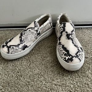 *LIKE NEW* Steve Madden Snake Print Sneakers